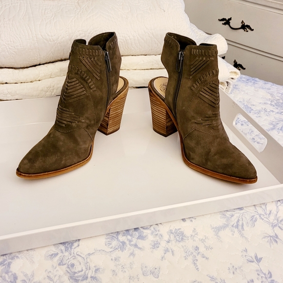 Vince Camuto suede booties olive Green size 8.5 - Picture 12 of 16